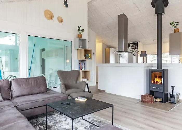 10 Person In Bindslev-by Traum