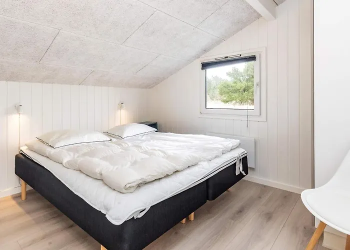 10 Person In Bindslev-by Traum
